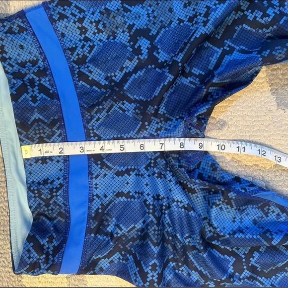 Lululemon blue snake print crops - Picture 3 of 6
